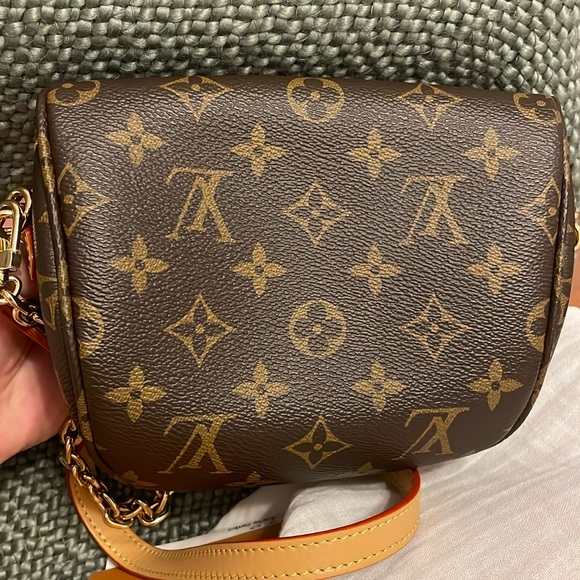 ❌SOLD OUT❌Louis Vuitton Monogram Mini Bumbag - Picture 10 of 10